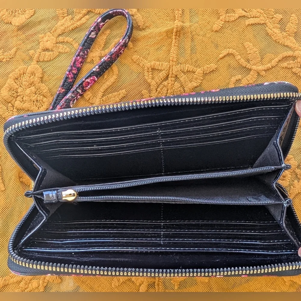 BETSEY JOHNSON Multi Color Floral Checkbook XORING Wristlet Wallet